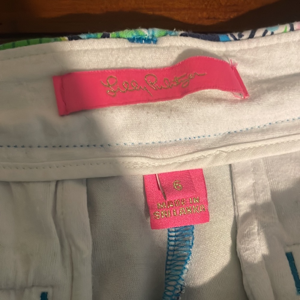 Lilly Pulitzer stretch shorts size 6 - Picture 3 of 4